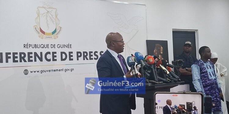 Conférence de presse du gouvernement : Ousmane Gaoual Diallo fait le point sur les priorités et l’actualité nationale