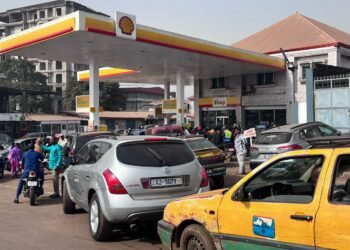 Conakry paralysée par une crise aiguë de carburant : stations fermées et files interminables