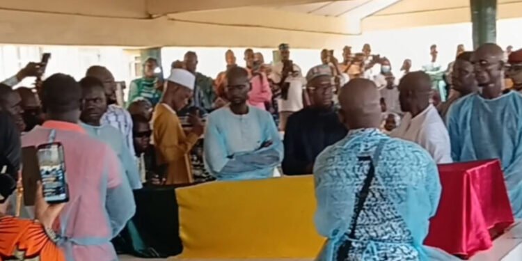 Symposium émouvant pour Toumba Diakité : La dépouille quitte la morgue sous les larmes